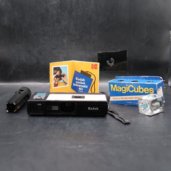 Kodak Pocket Instamatic 40 Camera w/ Accessories & Booklet Vintage Untested